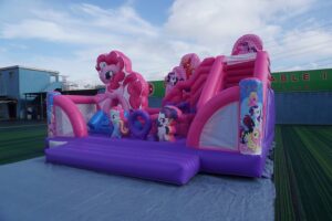 Zamek do skakania jednorożec