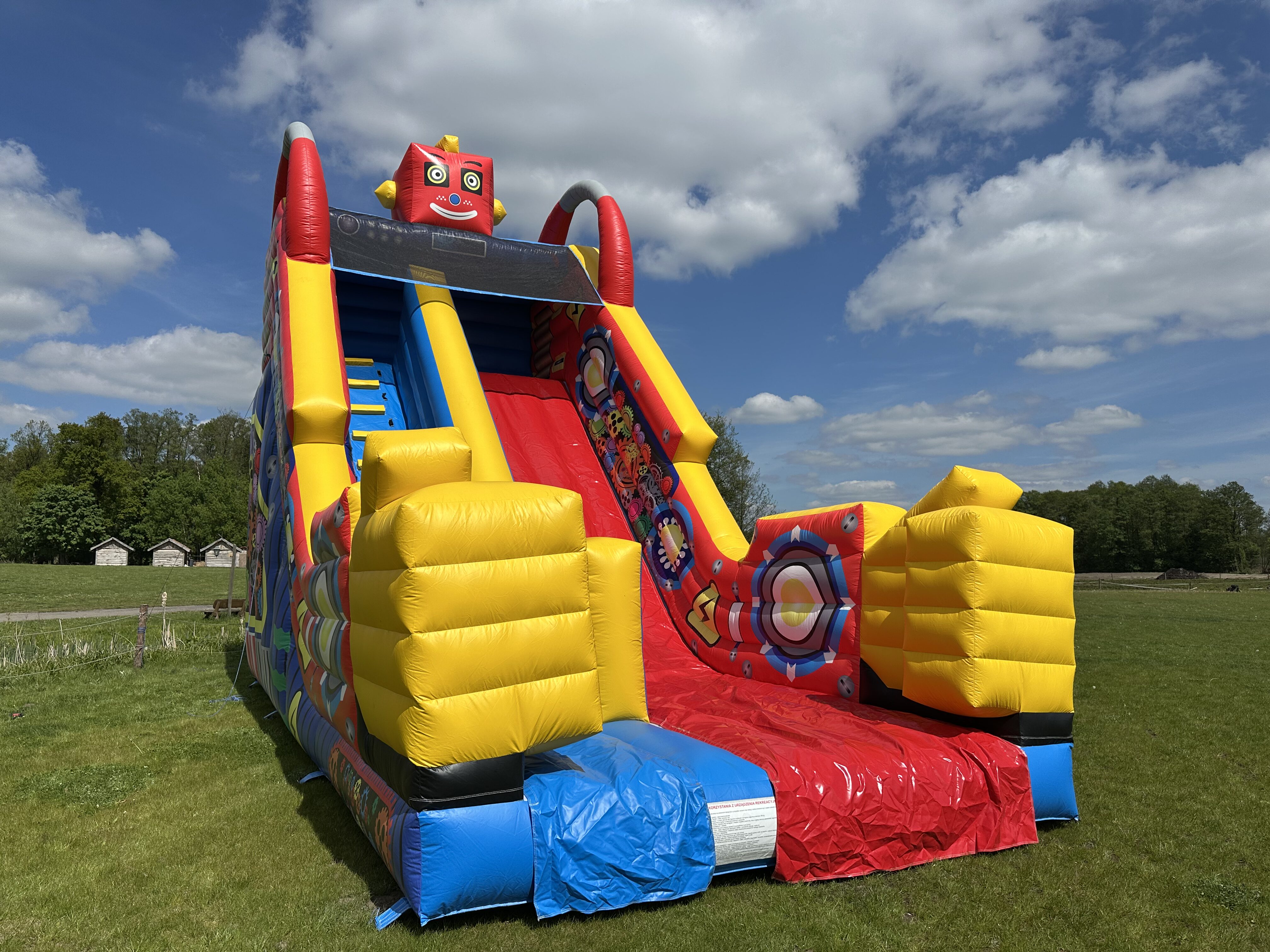 dmuchana zjeżdżalnia