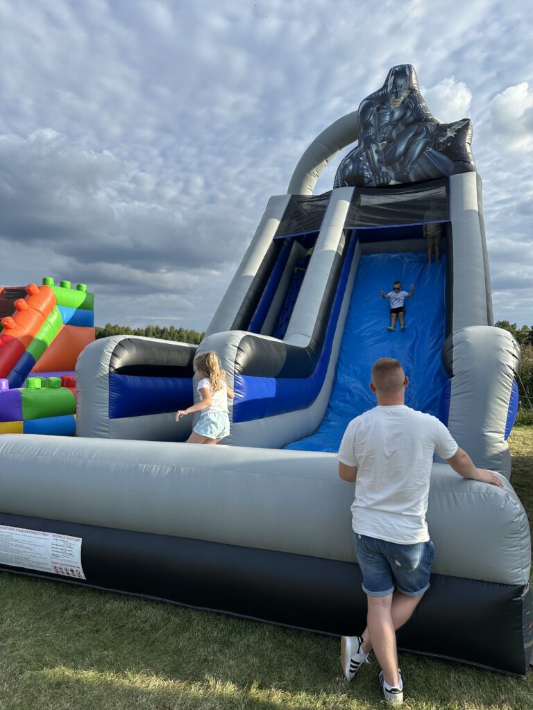 dmuchana zjeżdżalnia