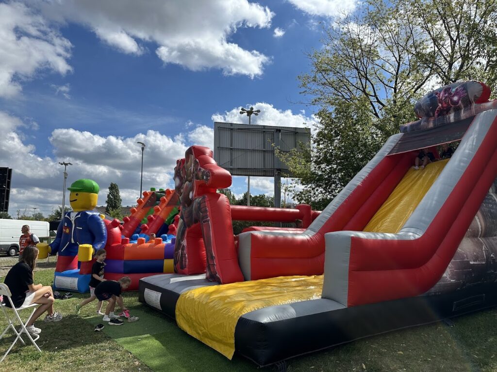 zjeżdżalnia superbohater czerwony